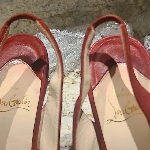 Christian Louboutin heels Sz 38.(#1387)red suede w/ 4.75" heel and 1" platform. - Picture 12 of 17